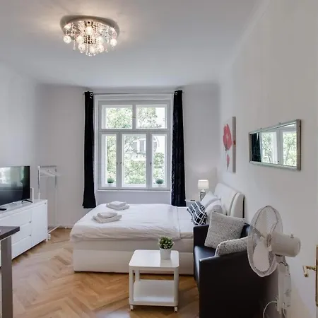 Charming Near The Historic Center * Prague