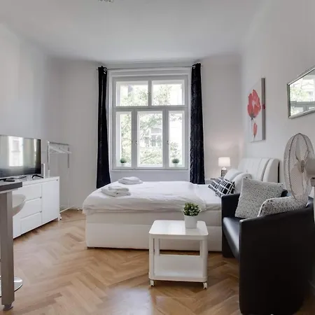 Charming Near The Historic Center * Prague