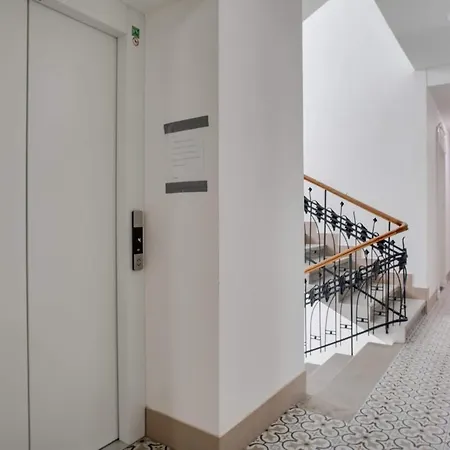 Charming Near The Historic Center * פראג