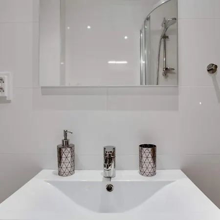 Charming Near The Historic Center דירה *